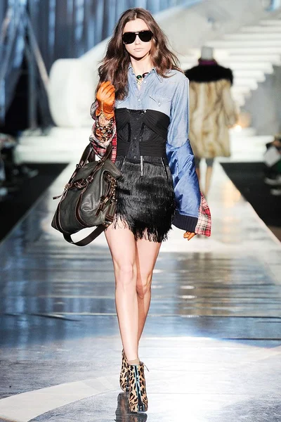 Look 24